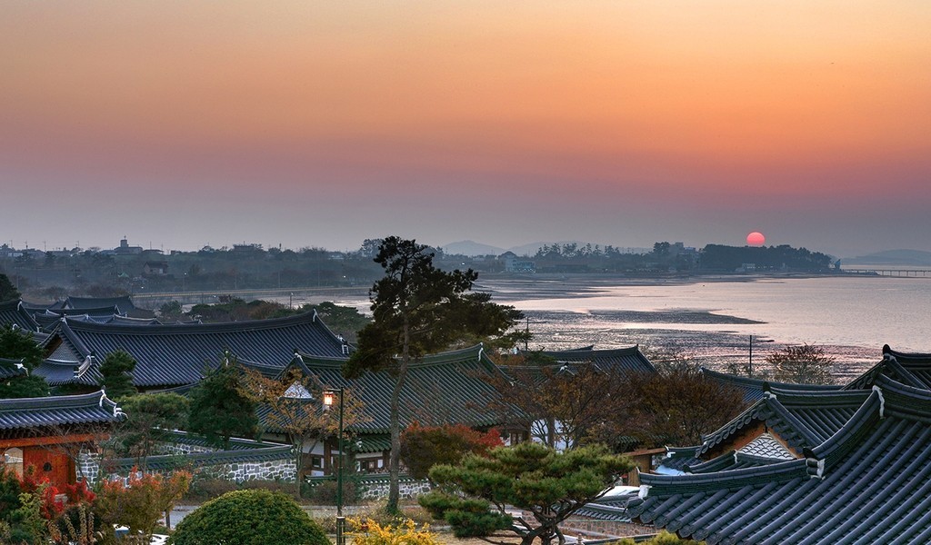 Making Hanok Village, one of the trend of local governments in Korea these days