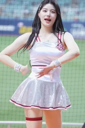 (SOUND)Sleeveless dress, fair skin beauty, Lee Yebin cheerleader