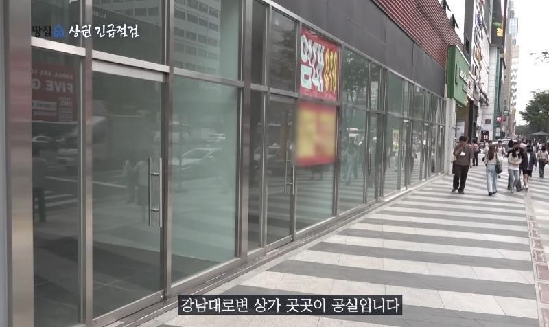 This place in front of the shocking Hongdae is empty. Jpg