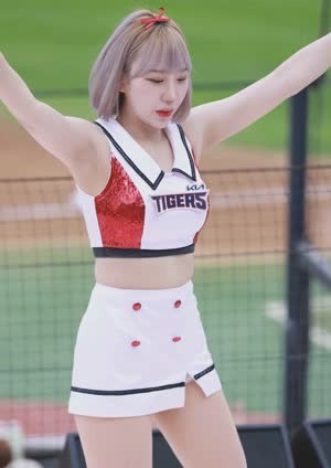 Short hair, sleeveless shirt, Park Sung Eun, cheerleader