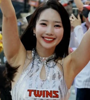 Oh Yoon-sol Cheerleader Water Drop Halterneck Armpit