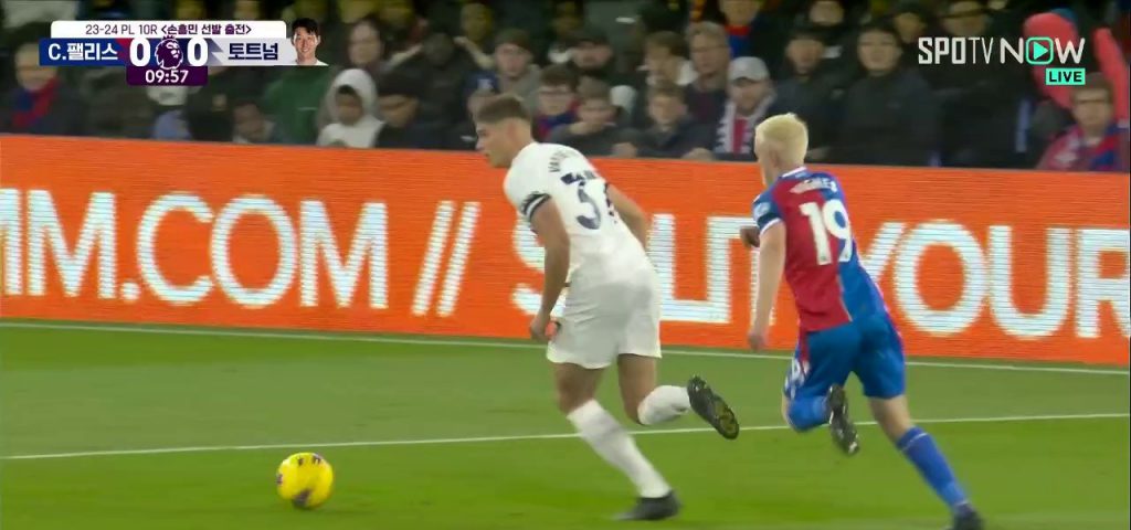 Palace vs Tottenham ugh Will Hughes on the back foot of Van Derben(Singing "Shaking"But Andy Madeley no card