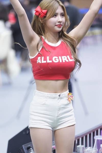 (SOUND)Crop Top White Shorts Jeon Eunbi Cheerleader