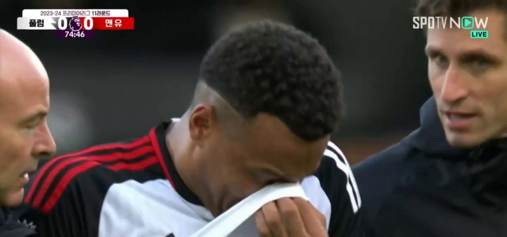 Fulham vs Man United. Mooneys in tears