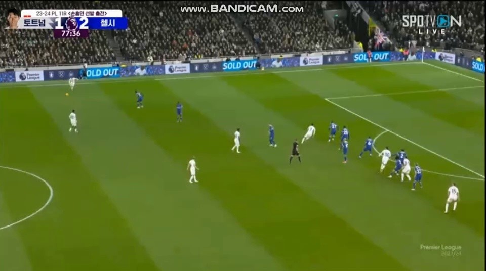 Tottenham vs Chelsea. Ouch! Finally, it's an offside decision (Singing "Shaking"