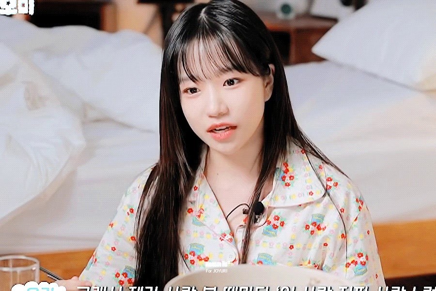 YU RI wearing pajamas