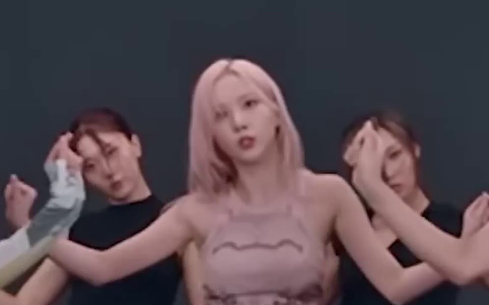 Crop outfit practicing the dance moves for Maniac. BBG SinB and Eunha