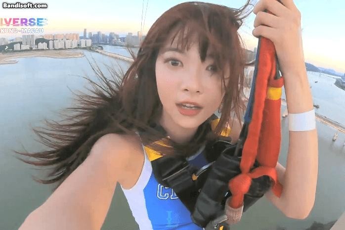 Le Seraphim Bungee Jump by herself. Eunchae