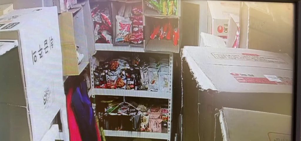 (SOUND)Our convenience store Ratatouille has appeared in real time
