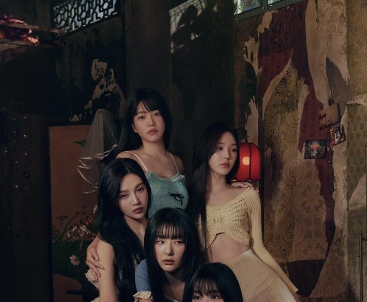 Red Velvet's first full album in 6 years. Red Velvet's Chill Kill music video was released
