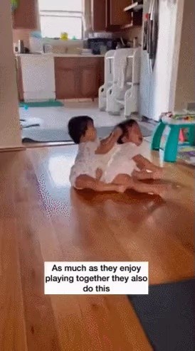 Twin babies grab hair and fight parents with cut hair