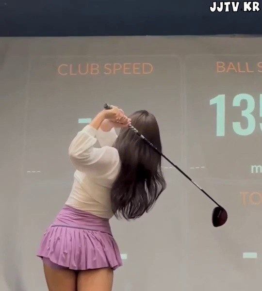 (SOUND)KLPGA professional Kim Eun-sun's powerful swing with strong thighs