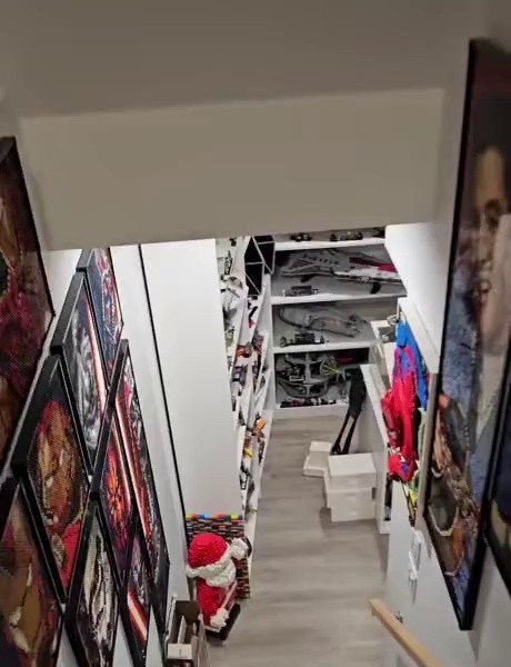 (SOUND)My hobby is collecting Lego. My hobby is a hobby room