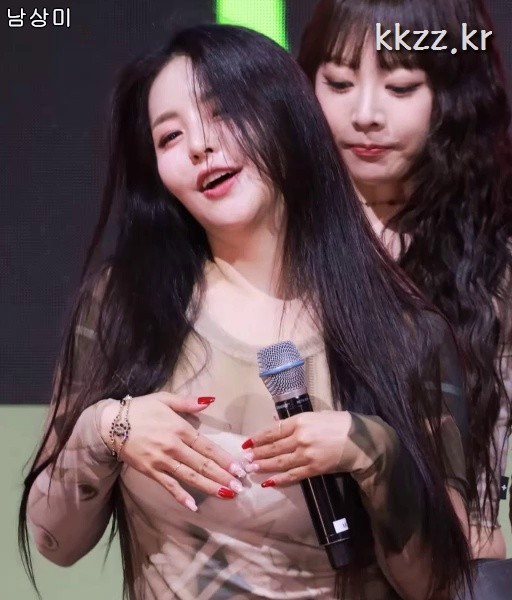 Blurry heavy. V-girl Yoojung