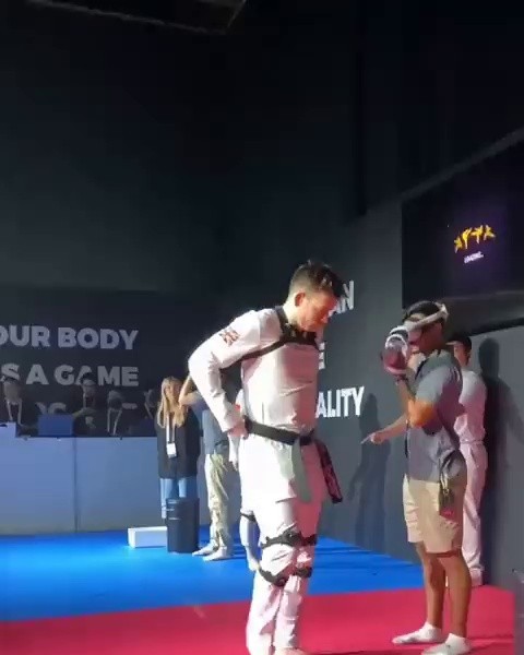 (SOUND)Taekwondo competition between men and women that we couldn't do in competitions