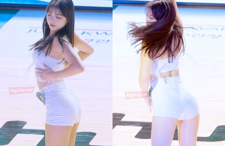 Cheerleader Seokhwa Choi's ideal body line