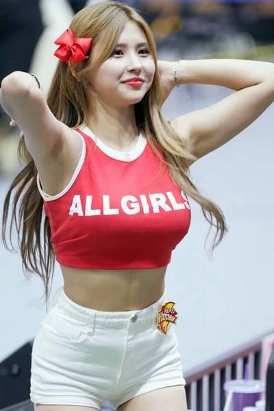 (SOUND)Light red sleeveless white shorts Jeon Eunbi cheerleader