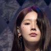 Shiny crop top with voluminous chest line. (G)I-DLE Miyeon