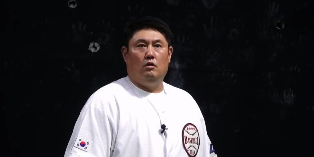 Choi Junseok was surprised while teaching the first pitch of a female idol