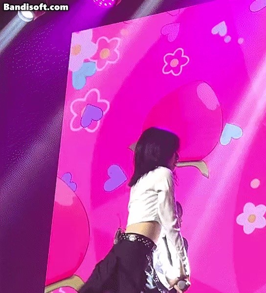 Oh My Girl Arin's very attractive lower body
