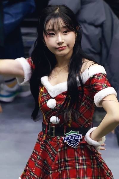 (SOUND)Lee Ju Eun cheerleader in Off-Solder Santa uniform