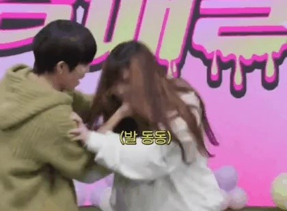 AKMU Lee Soo Hyun gif with only scars