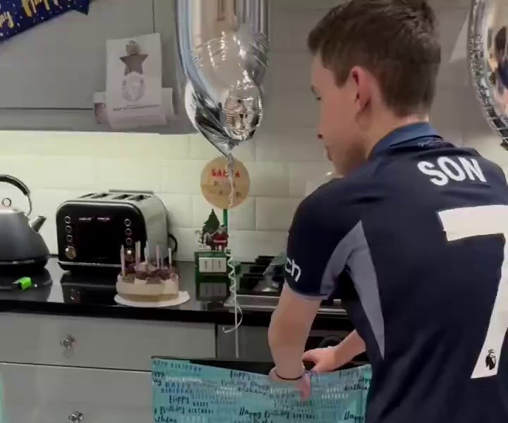(SOUND)The boy who received Son Heung-min's signed uniform as a birthday present