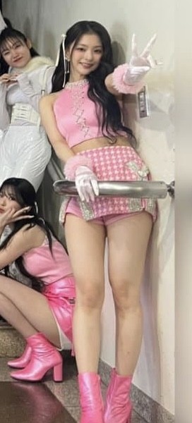 Fromis_9's fromis_9's Lee Nakyung's pink outfit. Honey thighs