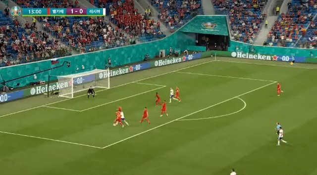 Legendary gif of the referee's protest