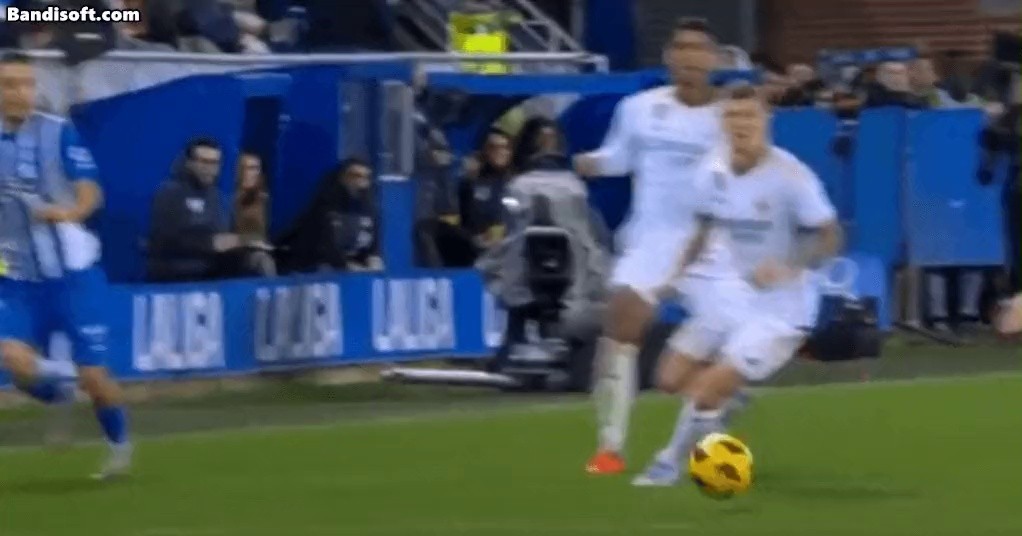 Alaves vs Real Madrid Real captain Nacho leaves without a center back. gif