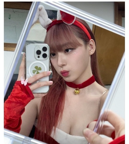 Cheerleader Ha Jiwon cheerleader Instagram Santa Girl outfit