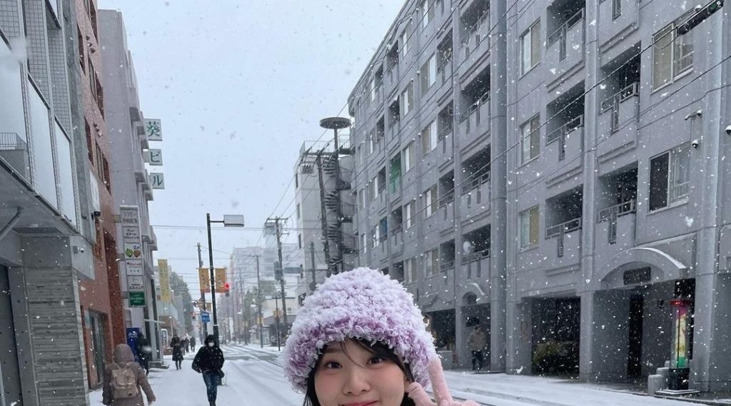 On a snowy day, cute cheeks, Ahn Jiyoung