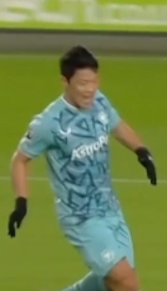 (SOUND)Hwang Hee Chan smiles even before scoring a goal LOL