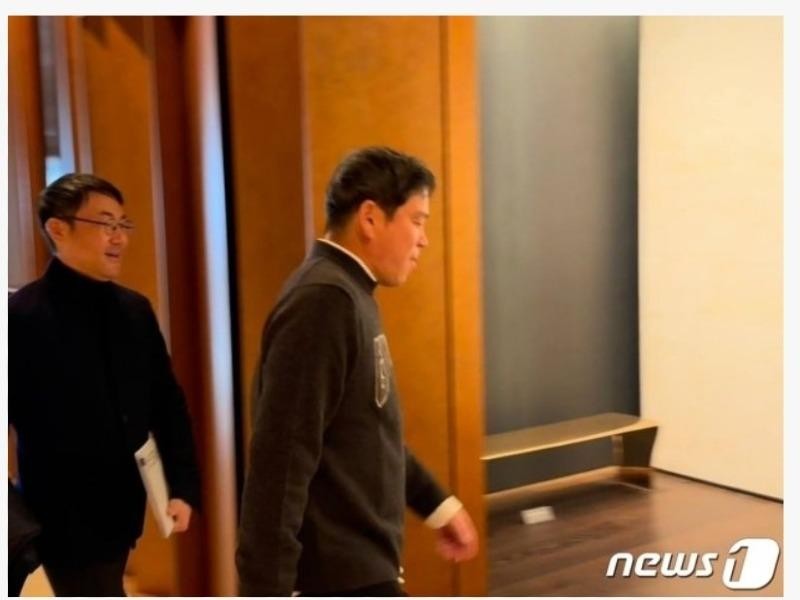 Shinsegae Vice Chairman Chung Yong-jin is forced without a holiday