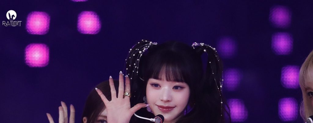Jang Wonyoung, who was caught in the camera of another idol fan