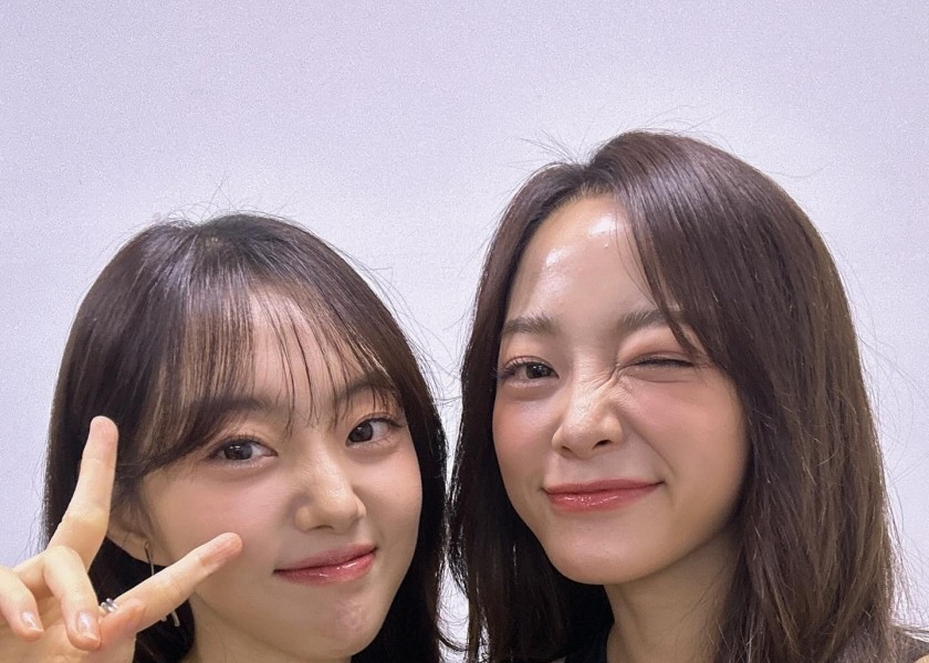 Who's next to Kim Sejeong