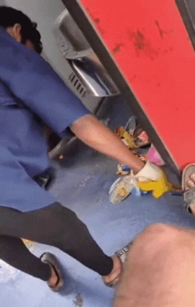 How to dispose of curry soup train waste gif