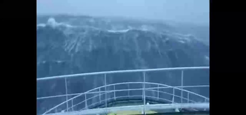 (SOUND)a collection of giant waves in the North Sea