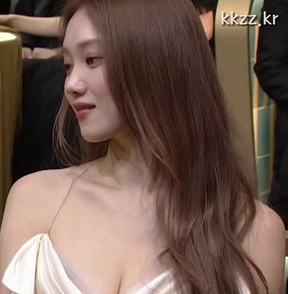 Lee Seongkyung's gifs that were caught on camera a lot