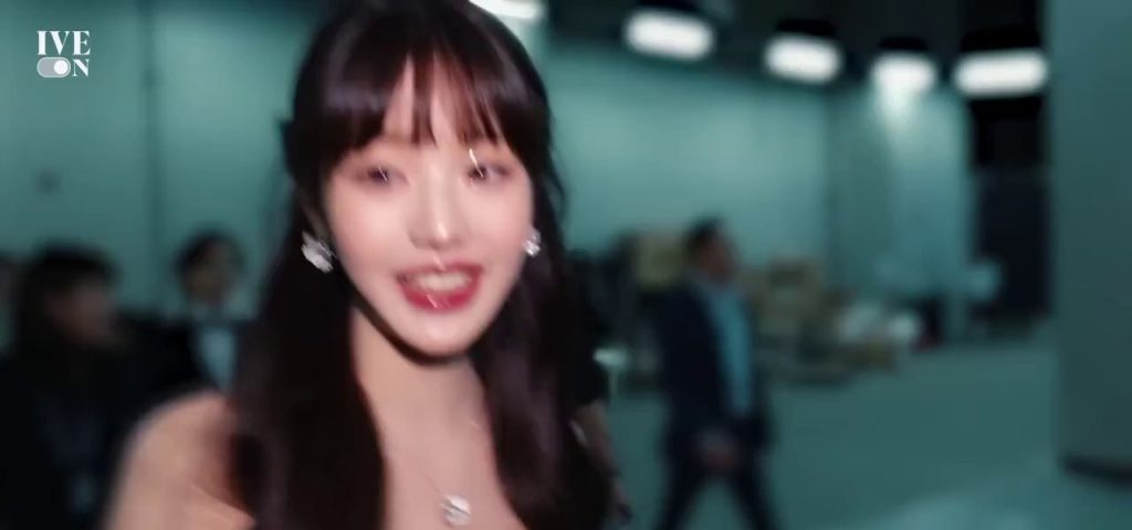 (SOUND)I've been standing for 6 hours and MC Jang Wonyoung's face