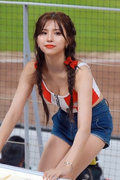 (SOUND)Pigtails front zip sleeveless Jeon Eunbi cheerleader