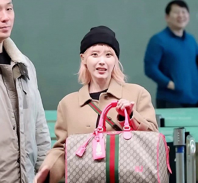 Chic hip hop top IU is leaving the country