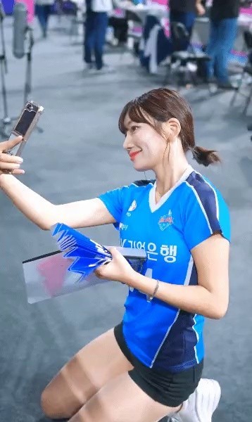 Park So-young's fan service after the cheerleading match