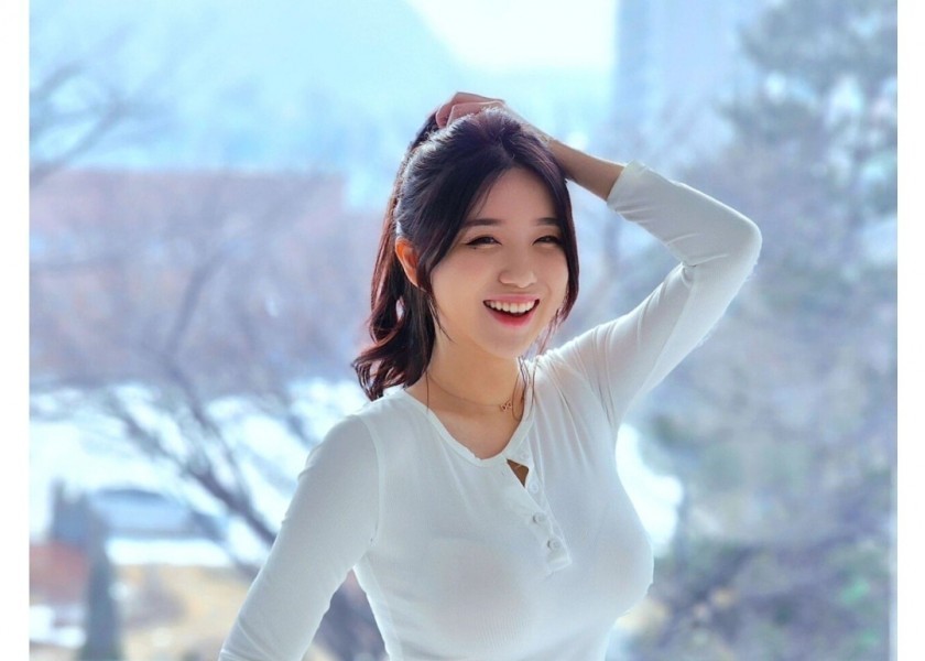 Cheerleader Kim Hyun-young, Suwon Special City Cheerleader Instagram White and blue fashion