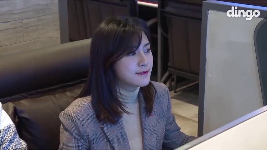 (SOUND)Oh Hayoung got hot while playing games in the game room