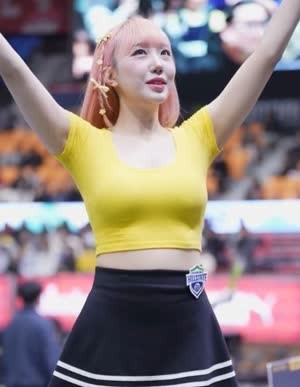 Park Sung is a cheerleader with a big yellow t-shirt