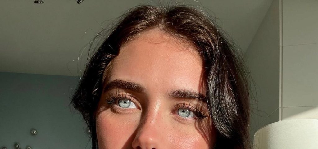 (SOUND)Belgian sister with jewel-like eyes