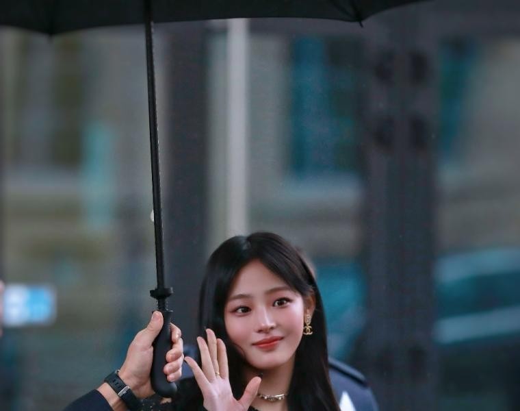 New Jin's Minji at the Chanel show in Paris