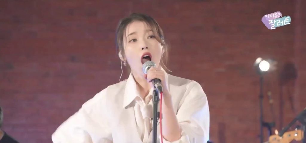 (SOUND)IU singing live at the end of the day