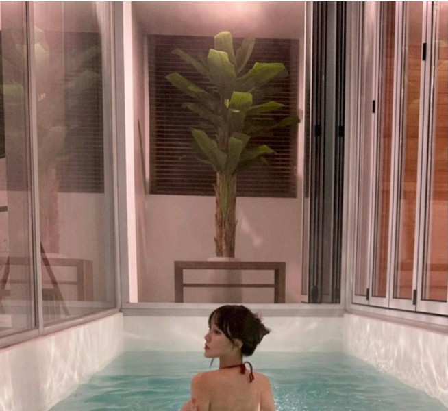 A bikini selfie with a hotel vacation